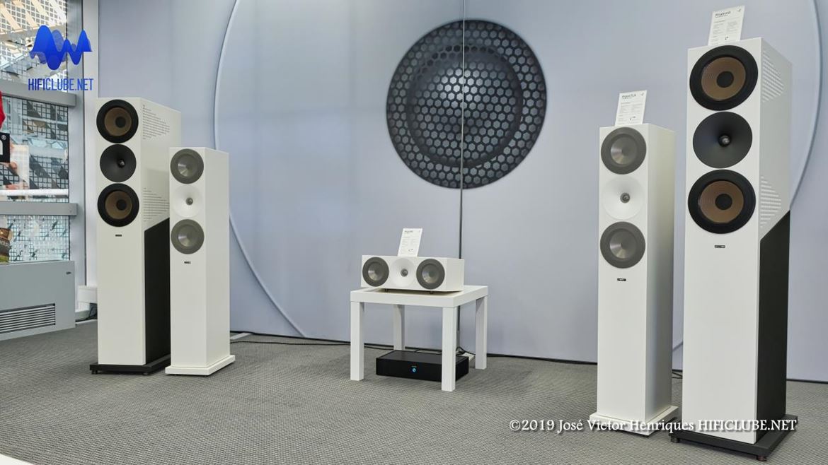 Amphion Krypton, Argon e Argon 5 C (central).