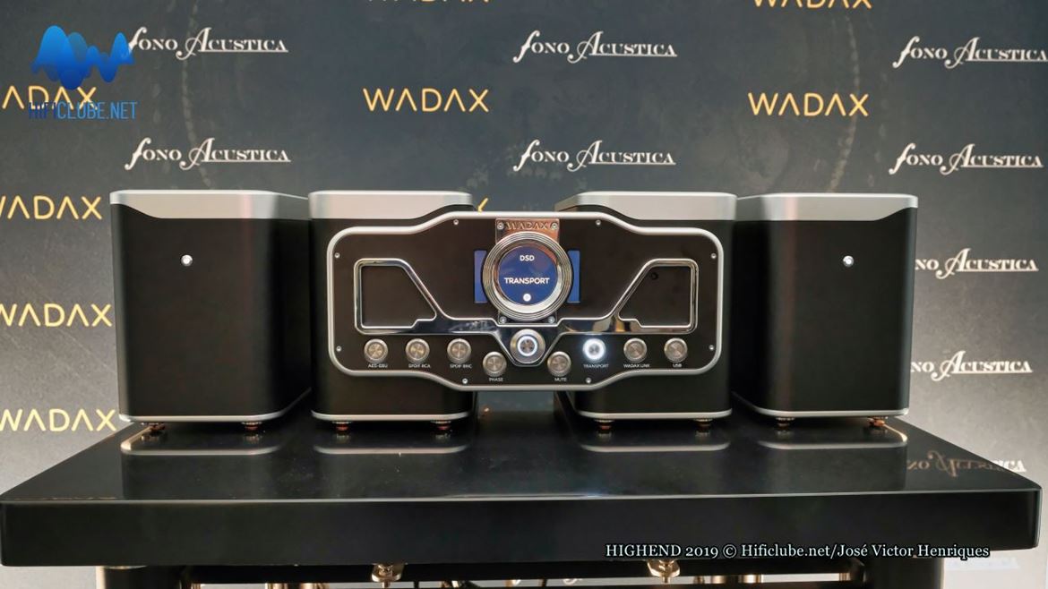 Wadax Atlantis Reference DAC, uma bomba digital, um DAC como nunca vi outro tão grande e construído como um tanque. O relógio Zepto Reference é tão preciso que o jitter já não se mede em picossegundos, mas em femtosegundos. Pesa 100Kg e custa 100 mil!...