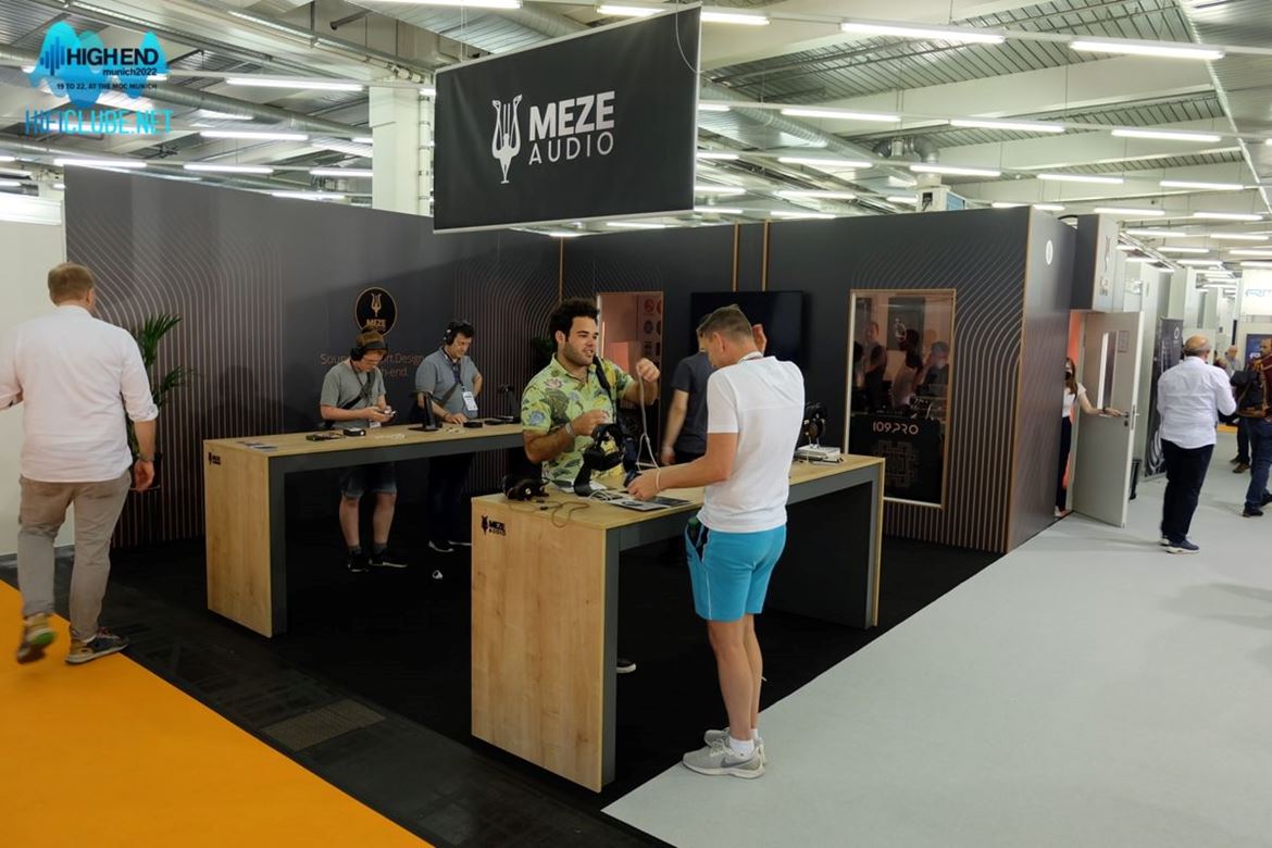 Stand da Meze Audio