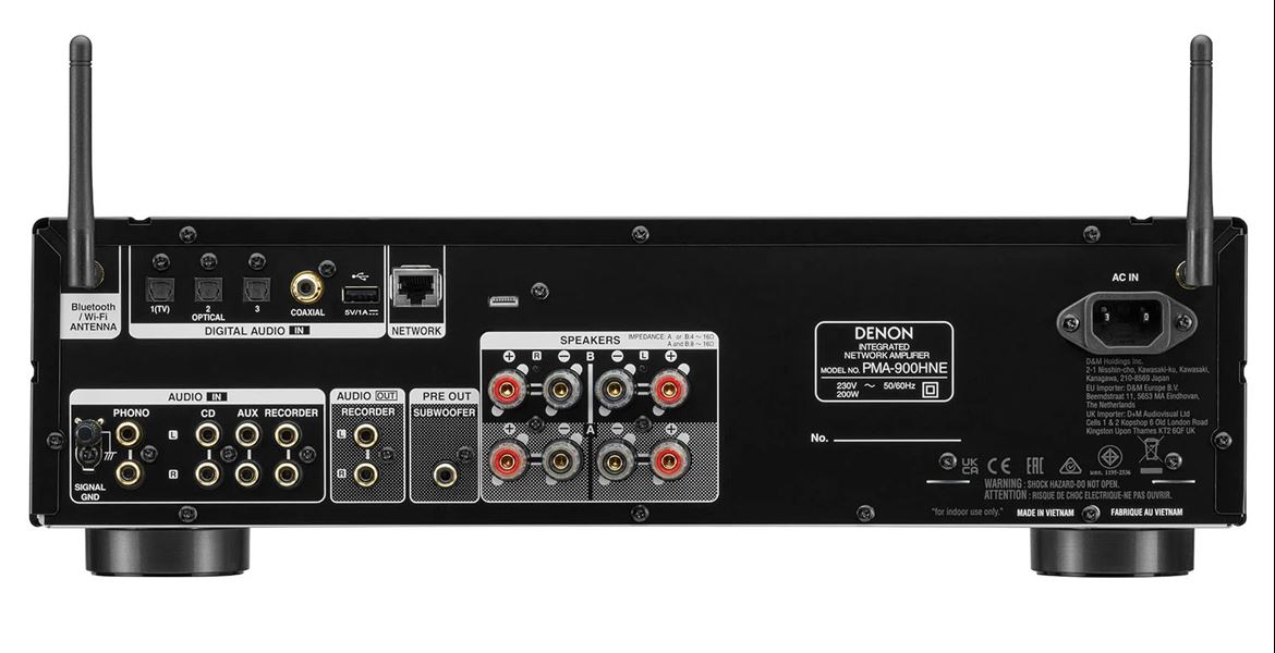 PMA900HNE_5 x analog cinch, phono-in (MM/MC), 3 x optical, coaxial, USB class A plus Ethernet.