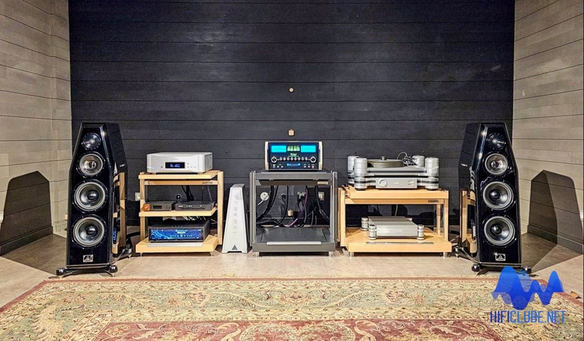 Ajasom/Damaia auditorium: Esoteric ND1 XD Streamer/DAC, McIntosh MA12000/ Kharma Elegance DP9 Signature