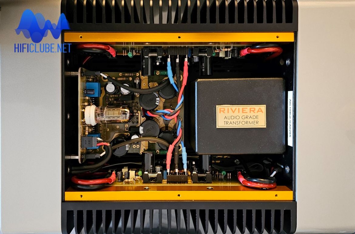 AIC-10 BAL internal layout. Swapping the double triode is a breeze.