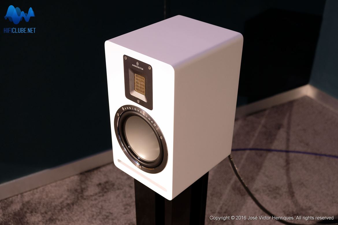 Audiovector QR1, um mimo de design e acabamentos, por 800 euros