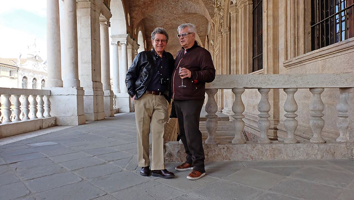 Michael Fremer (esq.) e Ricardo Franassovici (que também vai estar presente junto com Paul Miller, editor da Hifi News), fotografados em Vicenza, na vernissage das Sonus Faber Ex3ma (ver Artigos Relacionados)