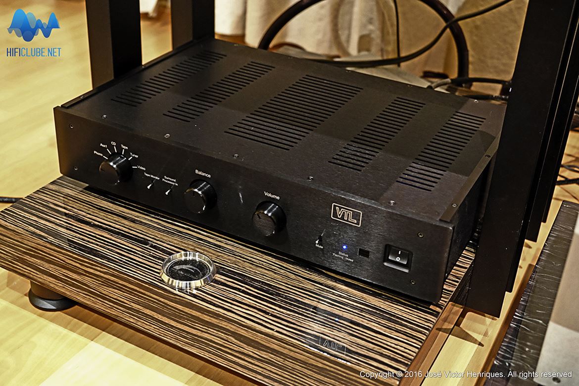 VTL 2.5i all-tube preamplifier (black)