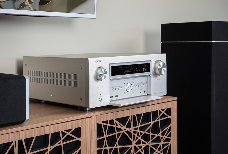 Denon_AVC-X8500H_lifestyle_EU_005-L.jpg
