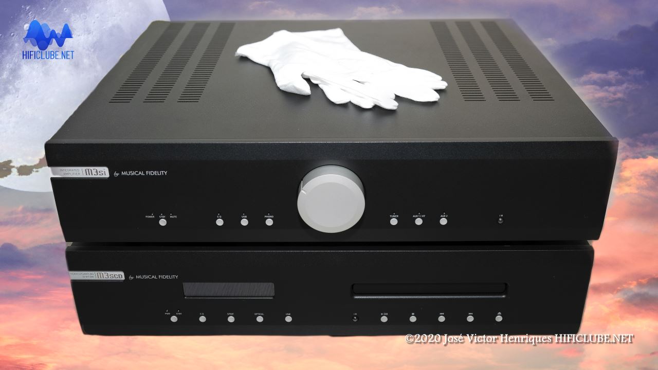 M3si-scd full front with gloves (1).jpg