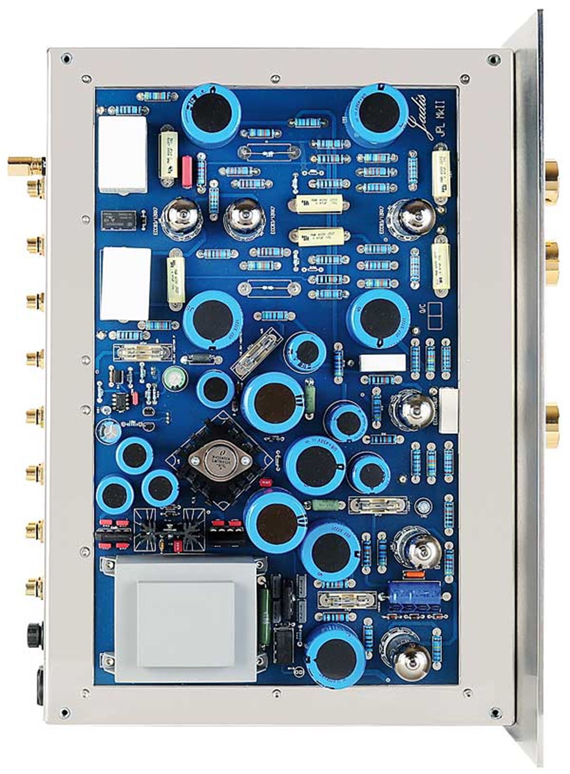 No interior do prévio JPL MkII, podem ver-se as válvulas EL84 e EF86 da fonte de alimentação (à esq.), o duplo tríodo ECC82 do andar de CD (ao centro) e as três ECC83 do andar de linha (à dir.)