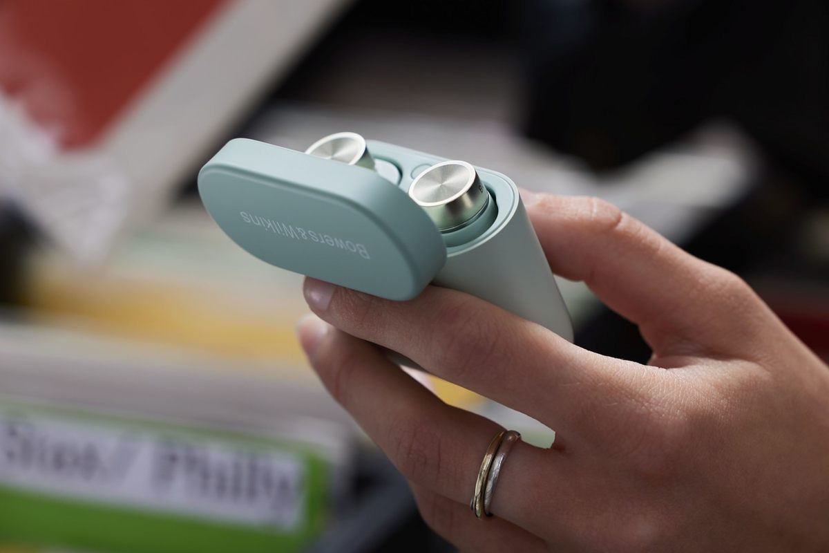 High--B&W - Pi5 S2 Sage Green Case Lifestyle-X2.jpg