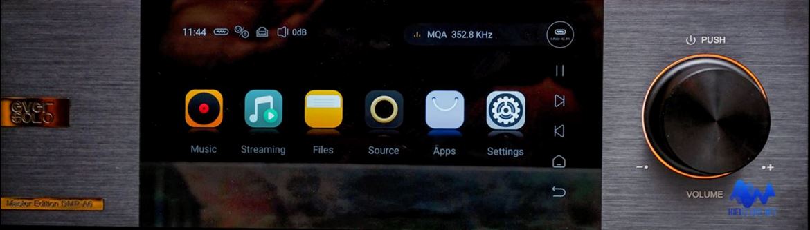 Eversolo Master Edition DMP-A6 - On the touchscreen home panel you can access: Music (albums and tracks stored on the internal memory+SSD; Streaming (music services: Tidal, Qobuz, etc.; Files (music stored on external hard drive); Source (source selection); Apps (Cd ripping and Updates) and Settings (audio output settings).