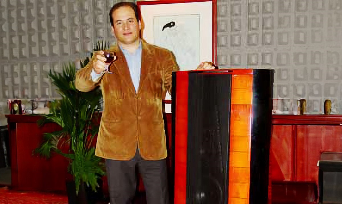 Strad-Manuel-Dias copy 3.jpg