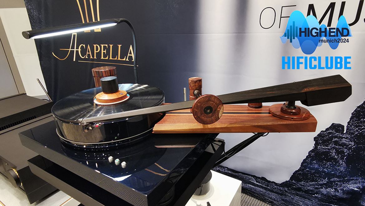 Acapella - gira-discos com braço de madeira utilizado na audição. Provavelmente, trata-se de um protótipo, pois ainda não consegui descobrir a marca e o modelo.