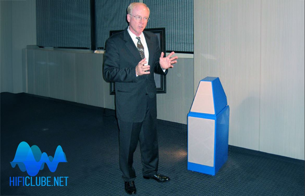 Dave Wilson apresenta as Wilson Audio WATT Puppy 8, em Las Vegas, 2007.