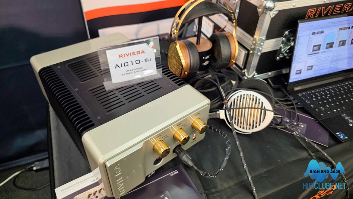 E ainda vi por lá o amplificadorr de auscultadores (e não só!) AIC 10 BAL, que testei e adorei (ver secção Reviews/Testes)