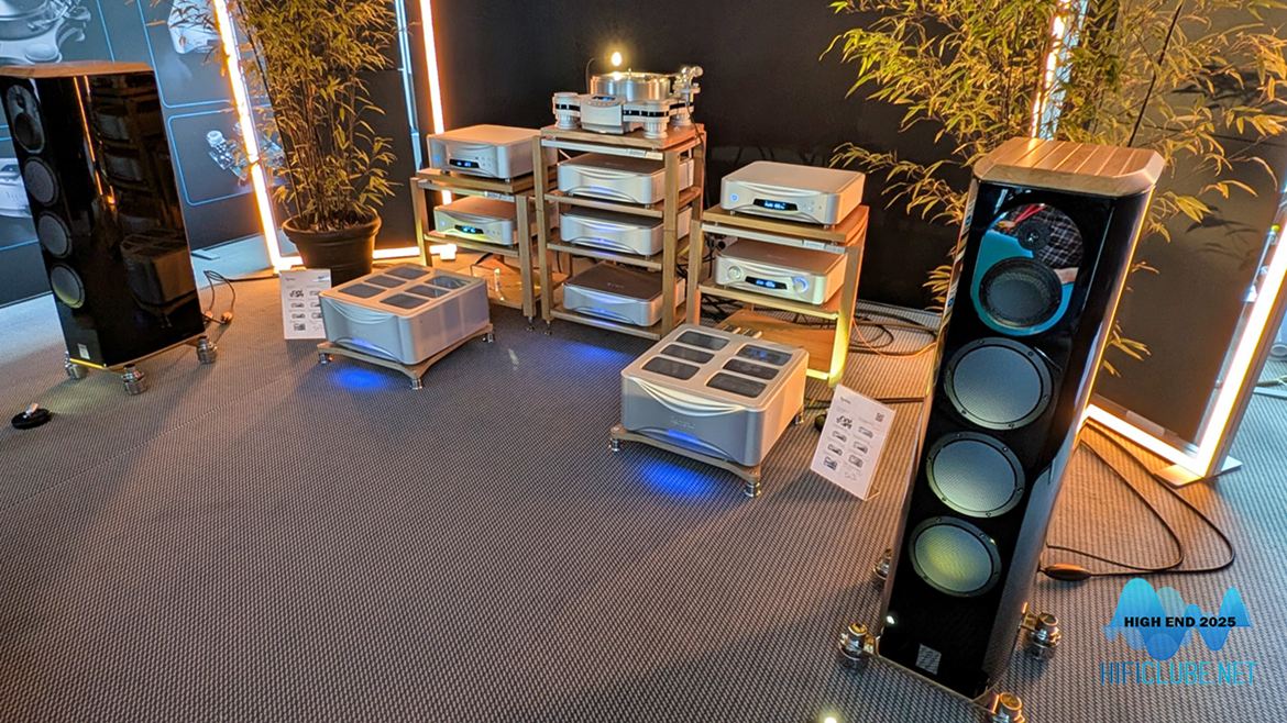 Sala da Esoteric Audio com colunas Marten