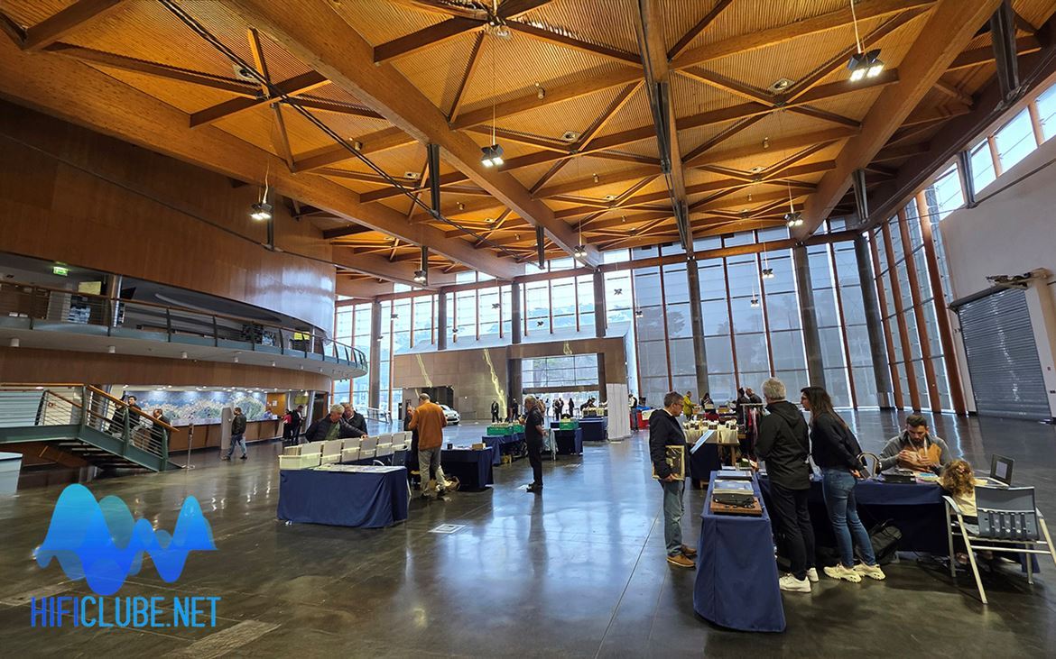 Feira de vinil no Hall do Centro de Congressos  do Estoril