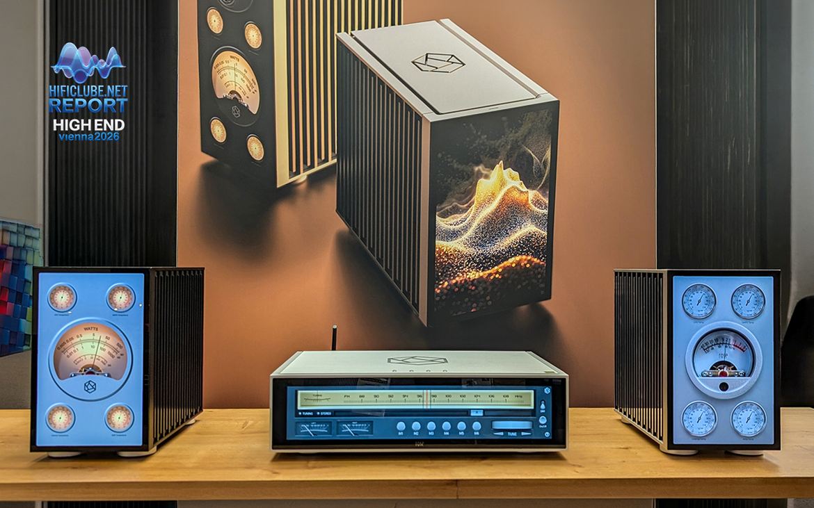 Parecem colunas mas sãos os novos amplificadores Rose RA80.