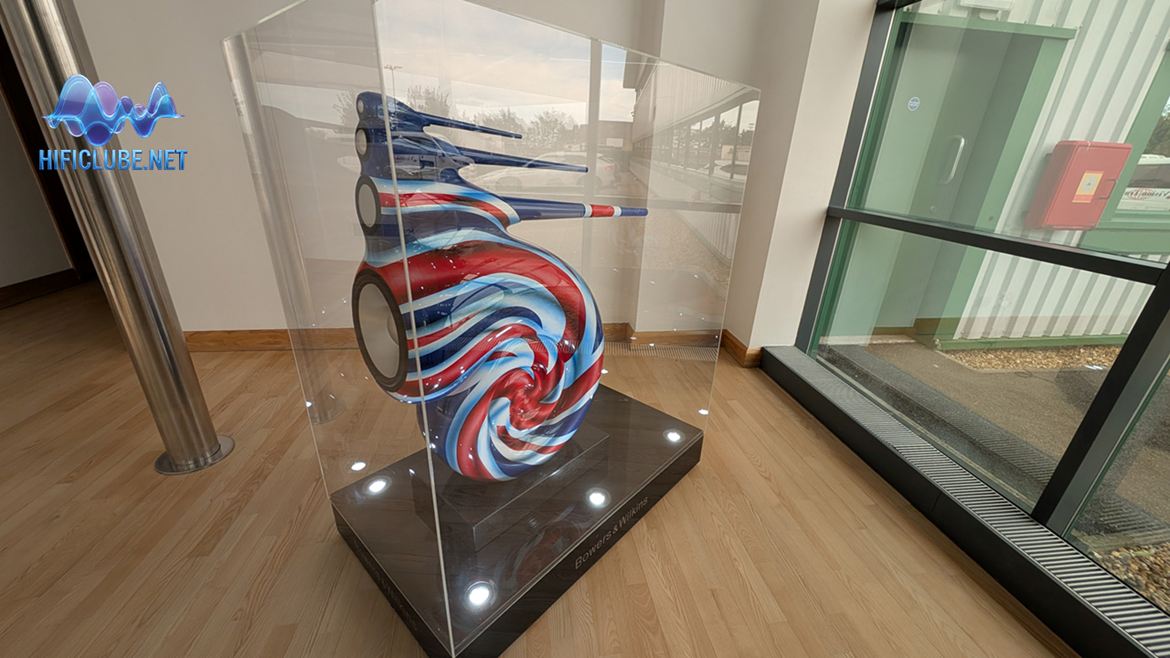 A lendária Nautilus exibe orgulhosamente as cores do Reino Unido. Ainda se fabricam 50 pares por ano!
