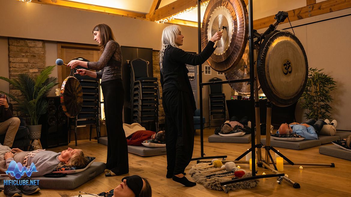 Sound therapy with gongs