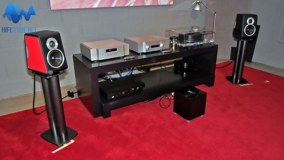 O teste auditivo iniciou-se com as Chameleon B acolitadas pelo duo Maestro da Audio Analogue