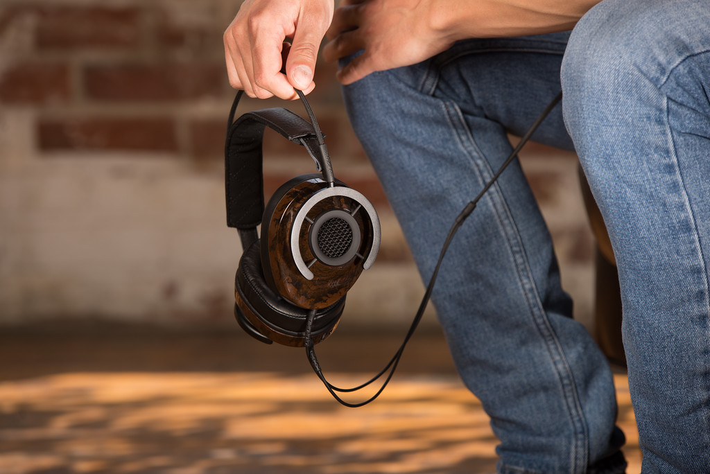 Em Agosto, enquanto uns se acotovelam para ouvir música nos festivais, eu assisto solitário ao concerto dos Nighthawk. Quem apostam que tem melhor som?...