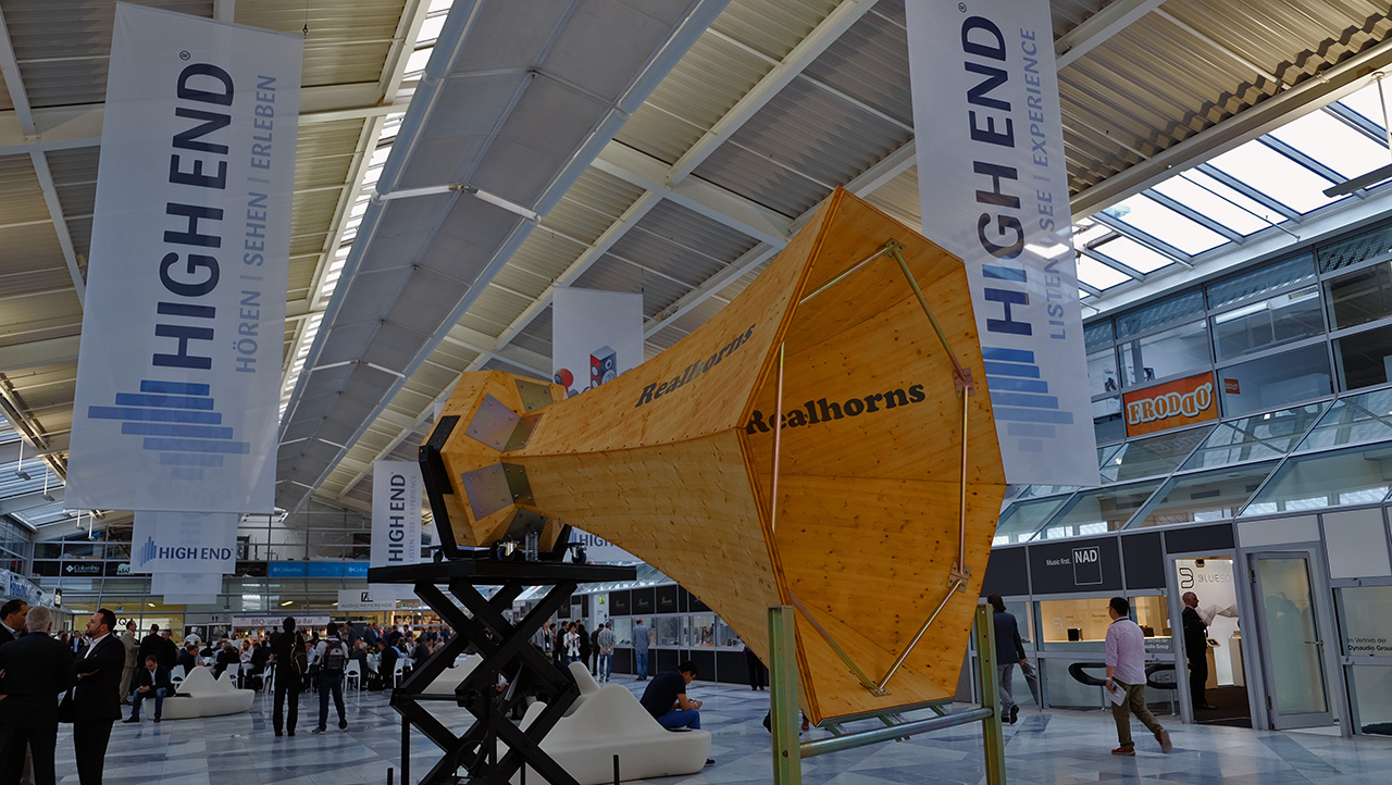 Highend, Munich, the best hifishow on earth is also the biggest. Not to be missed, either by flying to Munich or alternatively by surfing Hificlube