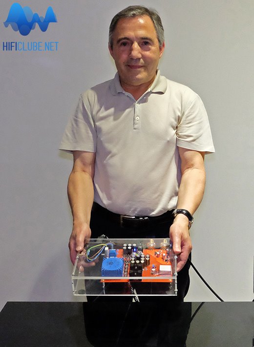 Delfim Yanez mostra a jóia da coroa digital portuguesa: Master Clock 10mHz de Vasco Soares