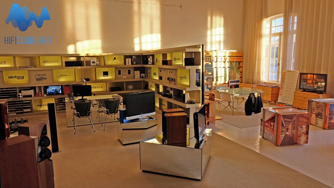 Luz e Som: um showroom pluridisciplinar