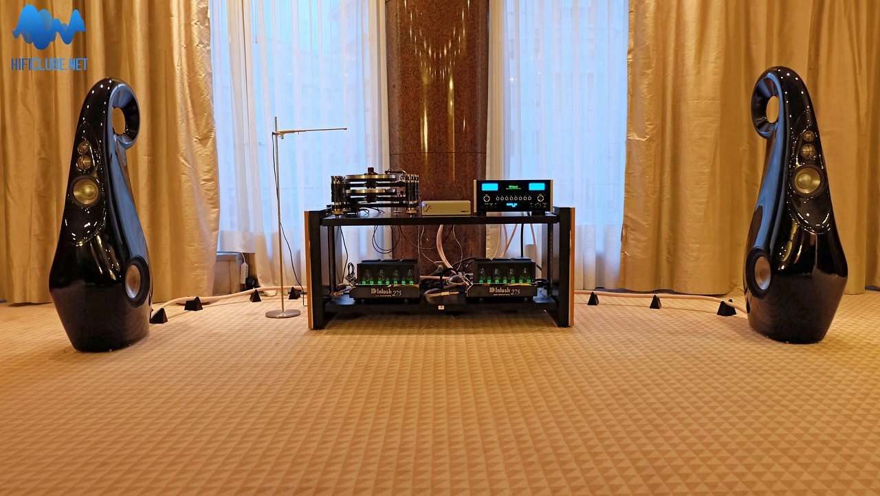 Kronos Sparta, Nagra Phono, McIntosh C50/275 Anniversary, Vivid Giya 2, um sistema de sonho, num hotel de luxo, sob a luz da cidade branca. 
