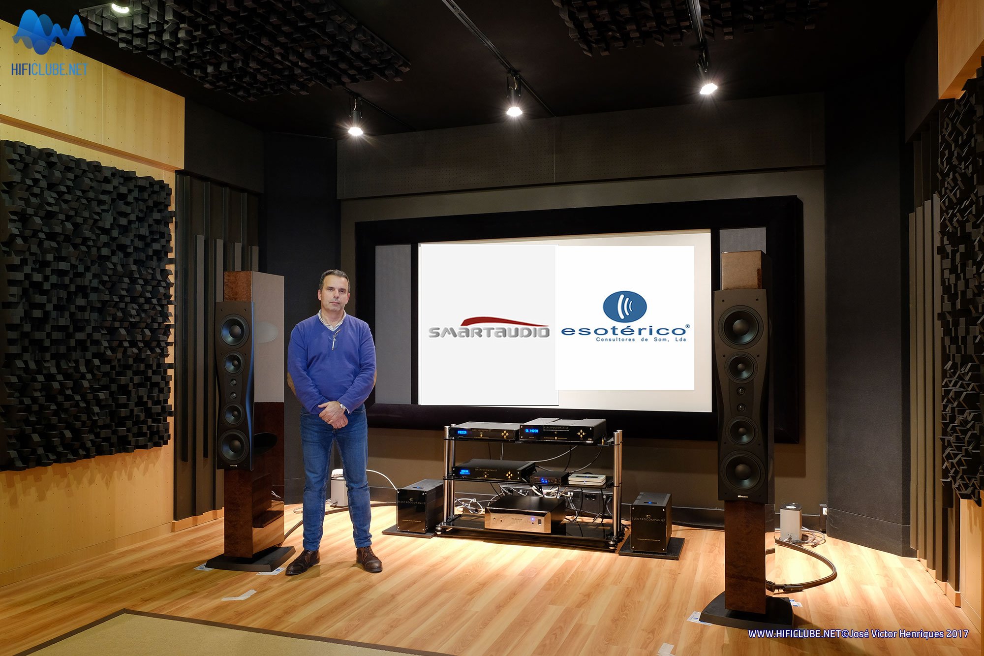 Alberto Silva posa com o sistema que vai apresentar no audioshow 2017