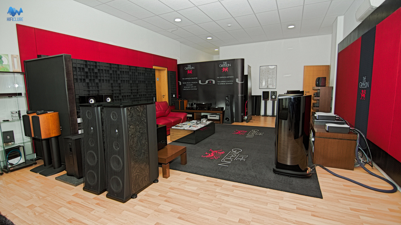 UAE - Hall de entrada e showroom da loja de Benfica