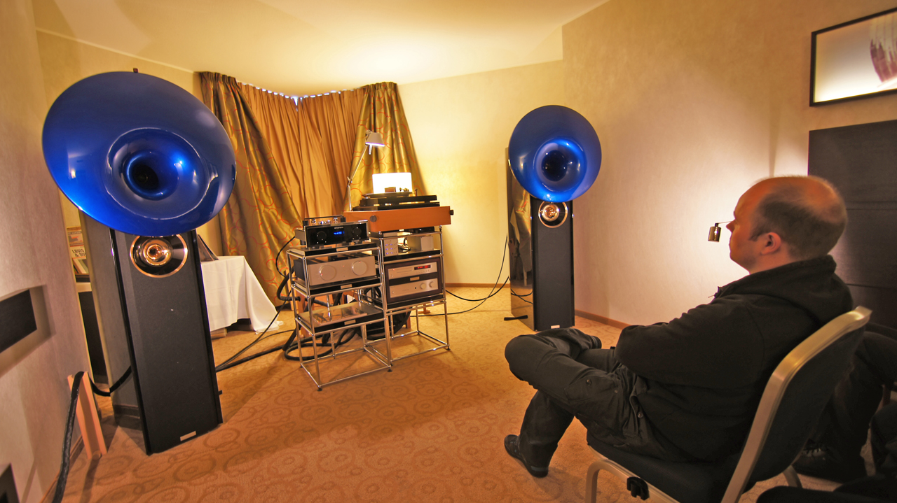 Hifideluxe, Hotel Marriott: audiófilo em adoração das Acapella Exposure