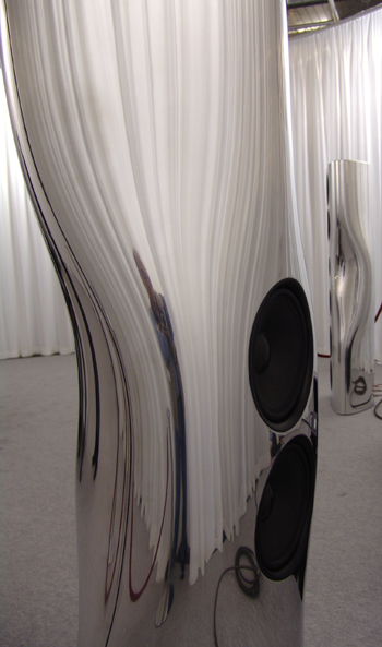 Ultimate Audio Abre Loja Em Benfica: Crisis What Crisis?